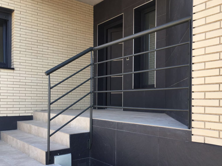 BARANDILLA DE ESCALERA, BARROTES HORIZONTAL MODERNO | Talleres Oñate